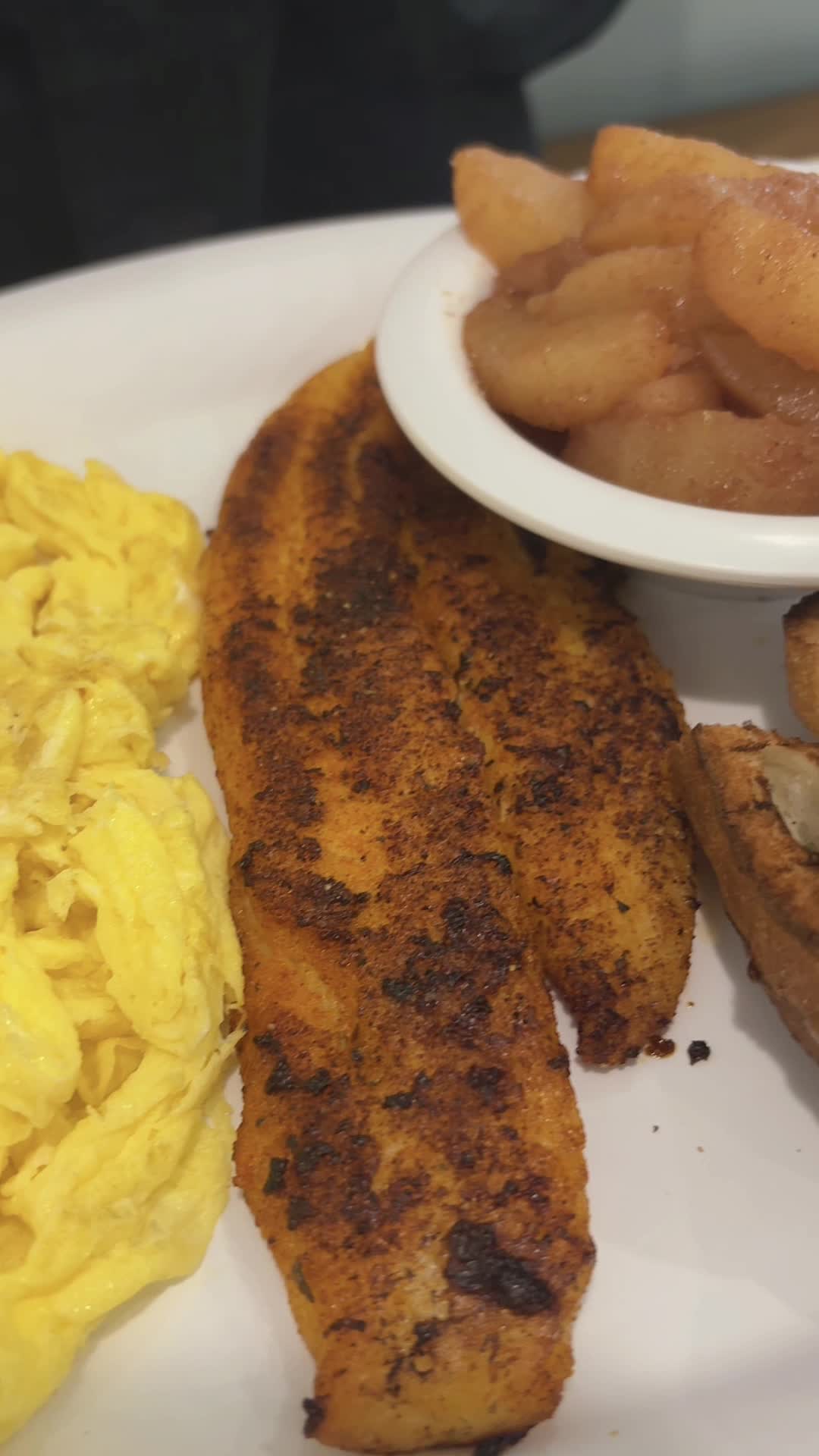 Video review of Ellen's Kitchen