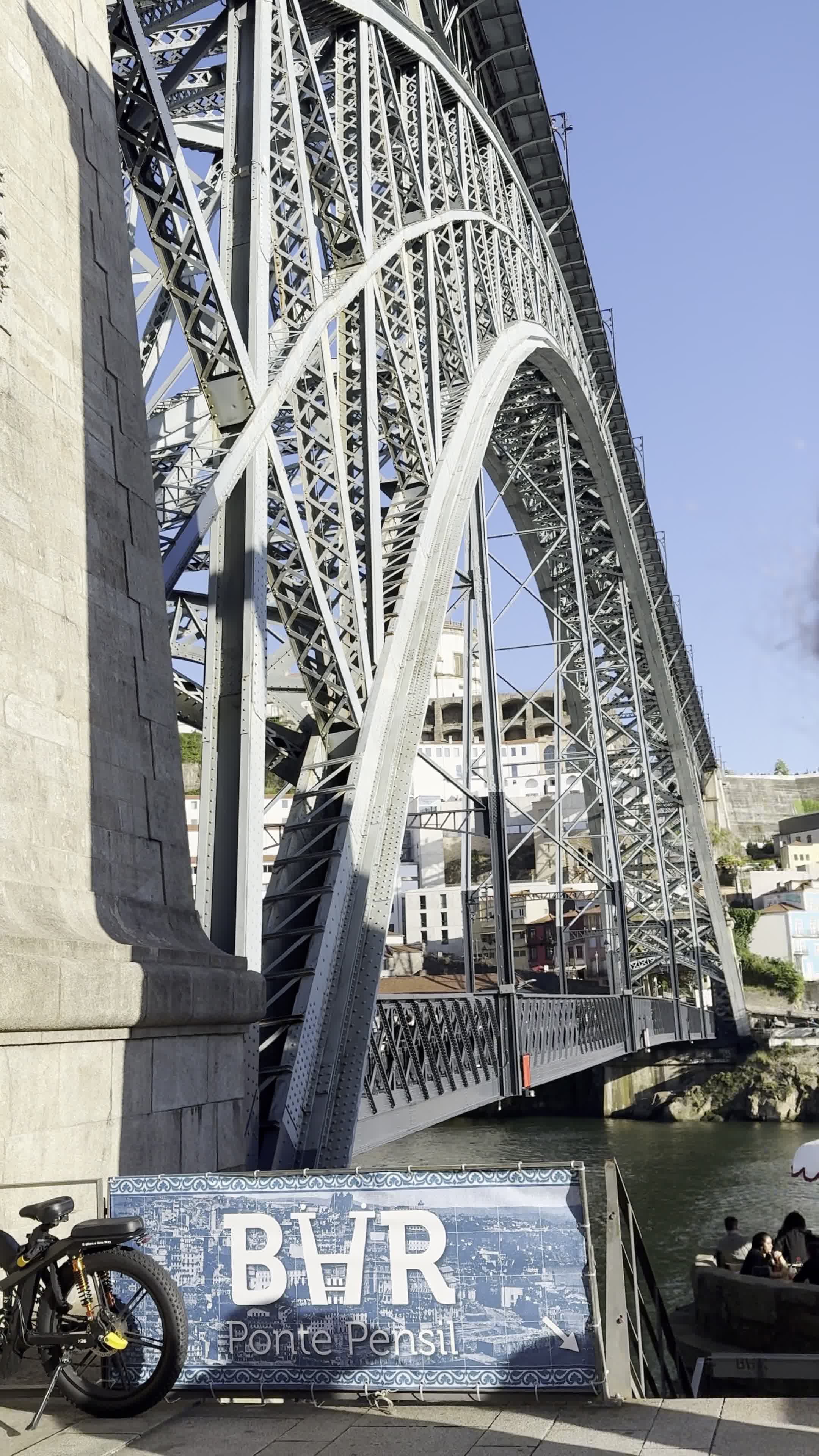 Video review of Ponte Dom Luís I