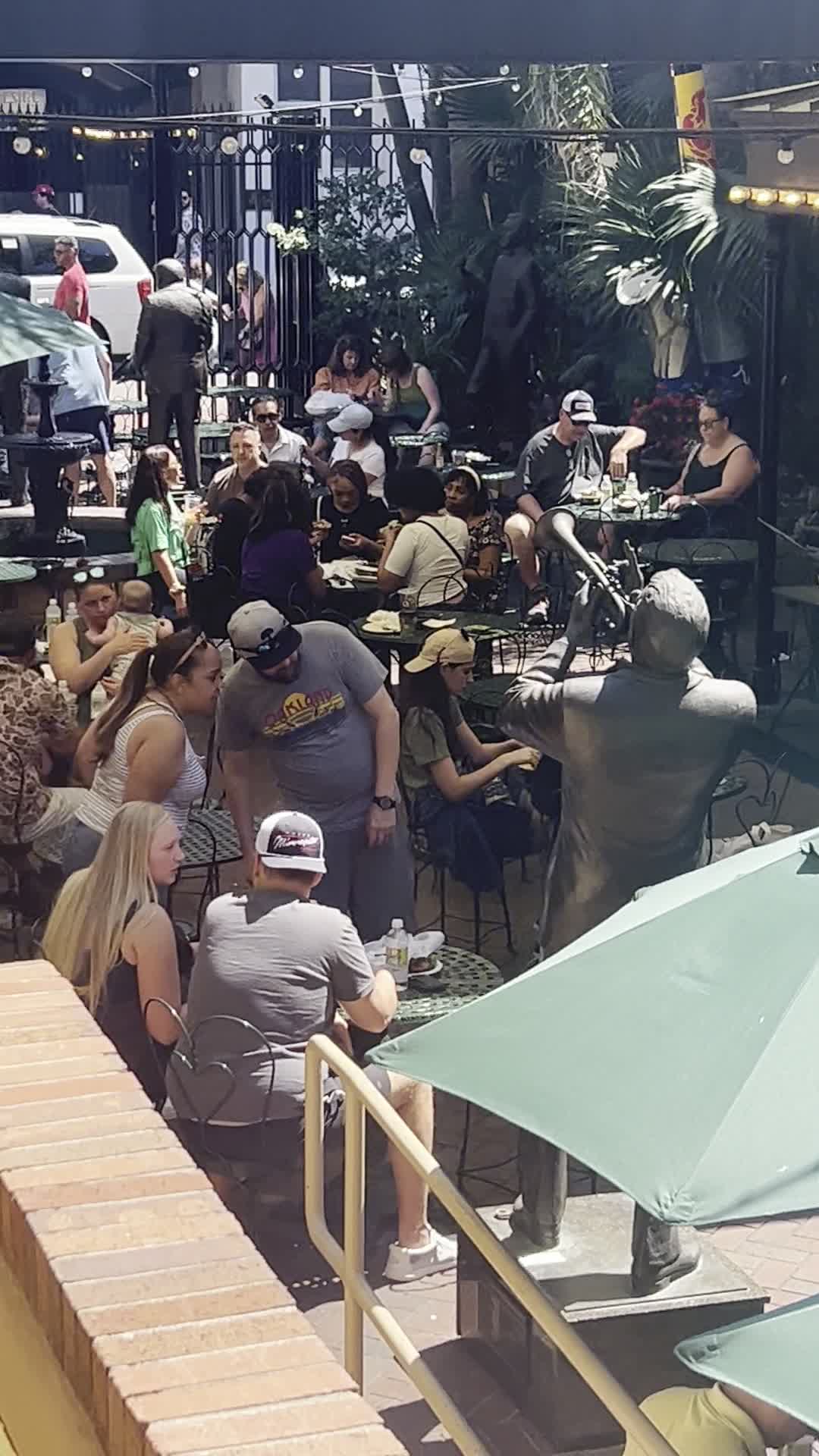 Cafe Beignet, Bourbon Street