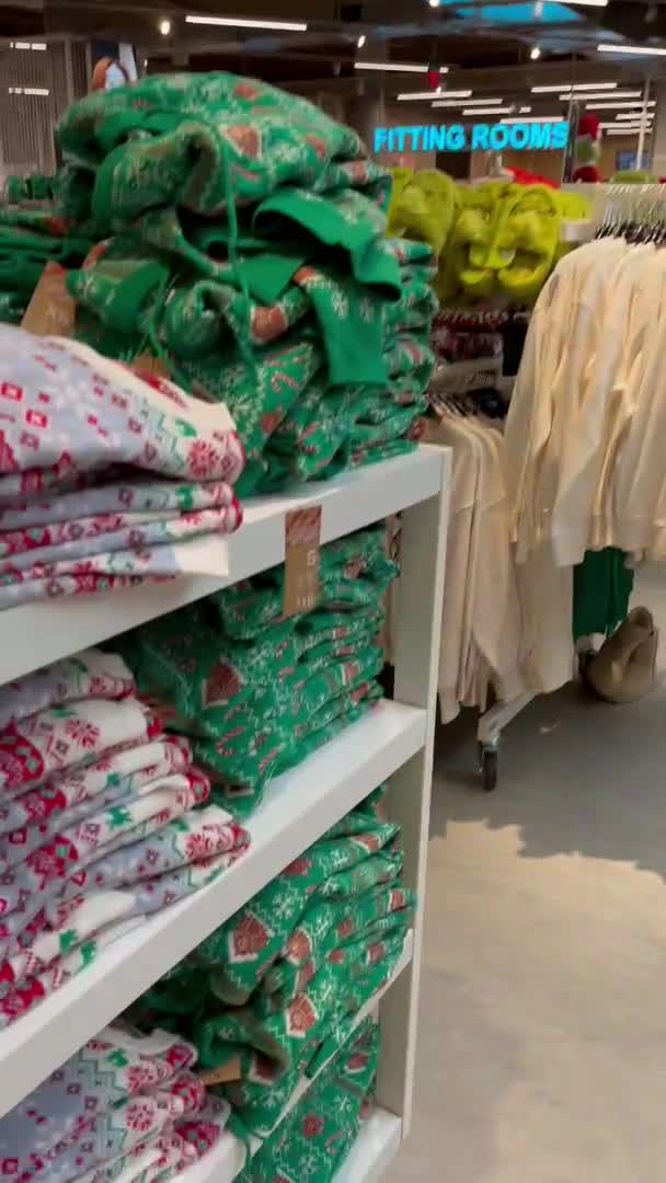 Video review of Woodfield Mall