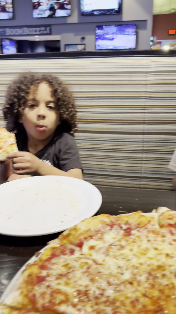 Boombozz Craft Pizza & Taphouse