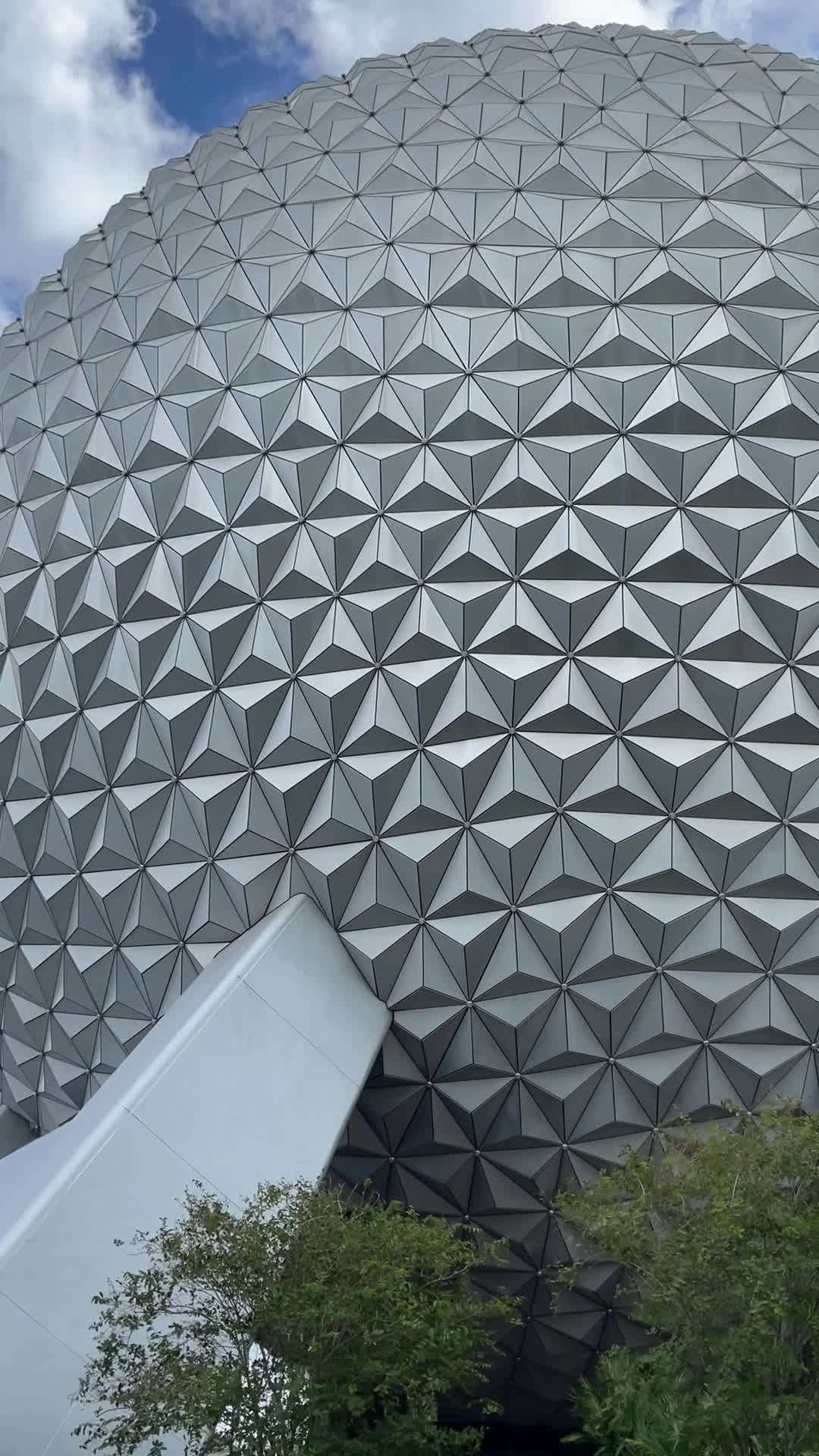Video review of Spaceship Earth