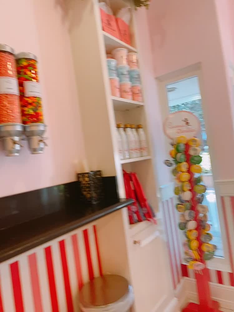 Video review of Casey's Cupcakes