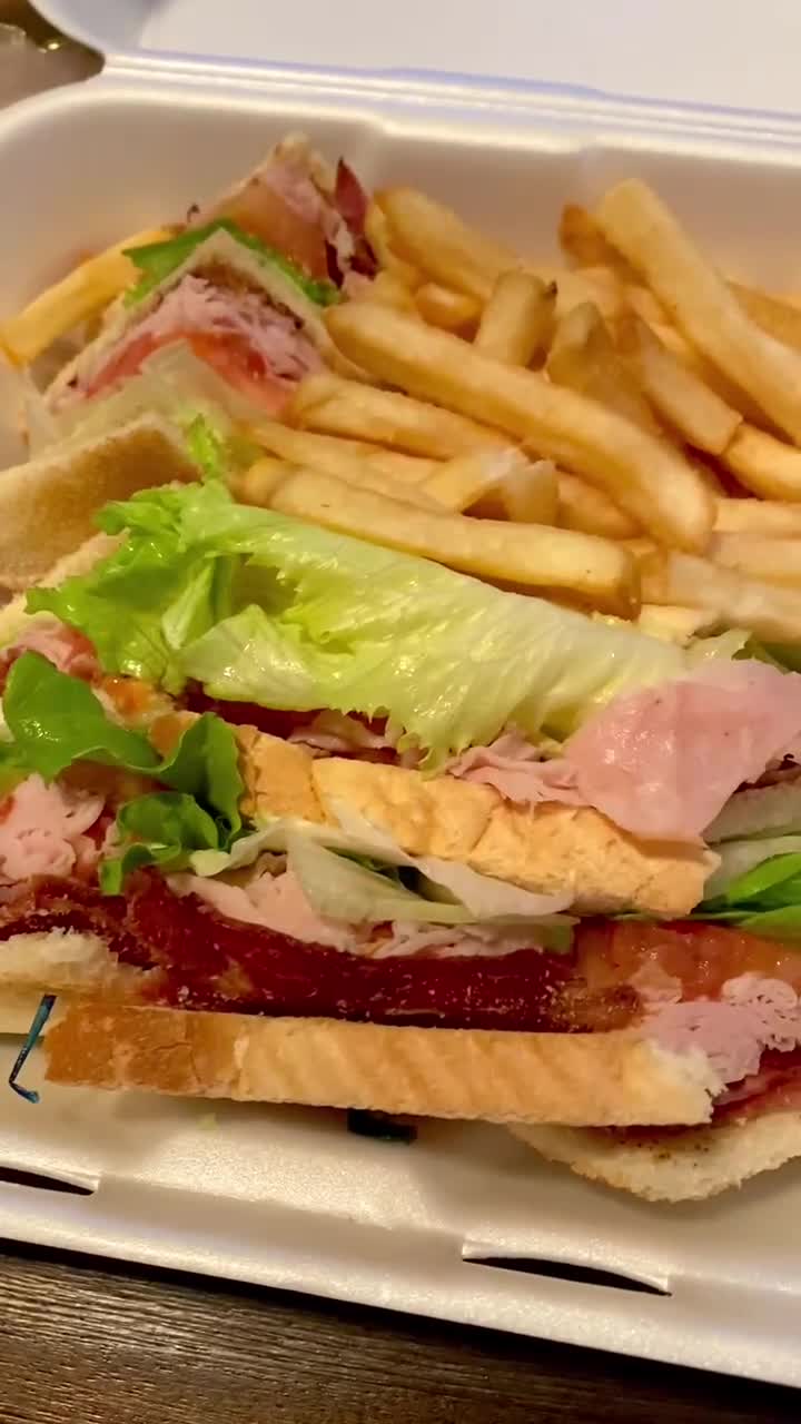 Charlie Brown's Bar & Grill
