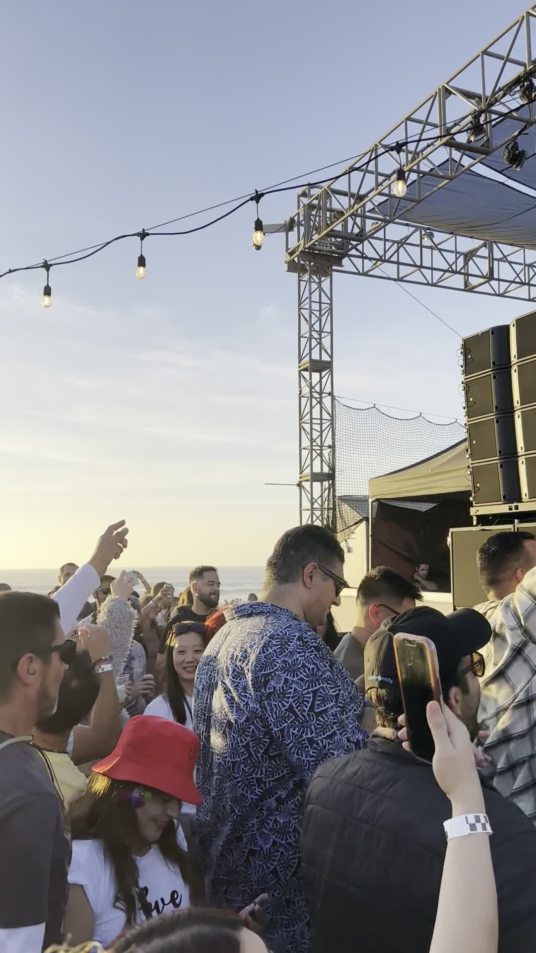 Beach House Bar & Grill