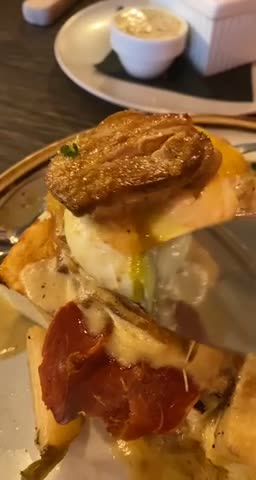 Video review of Le Passé Composé