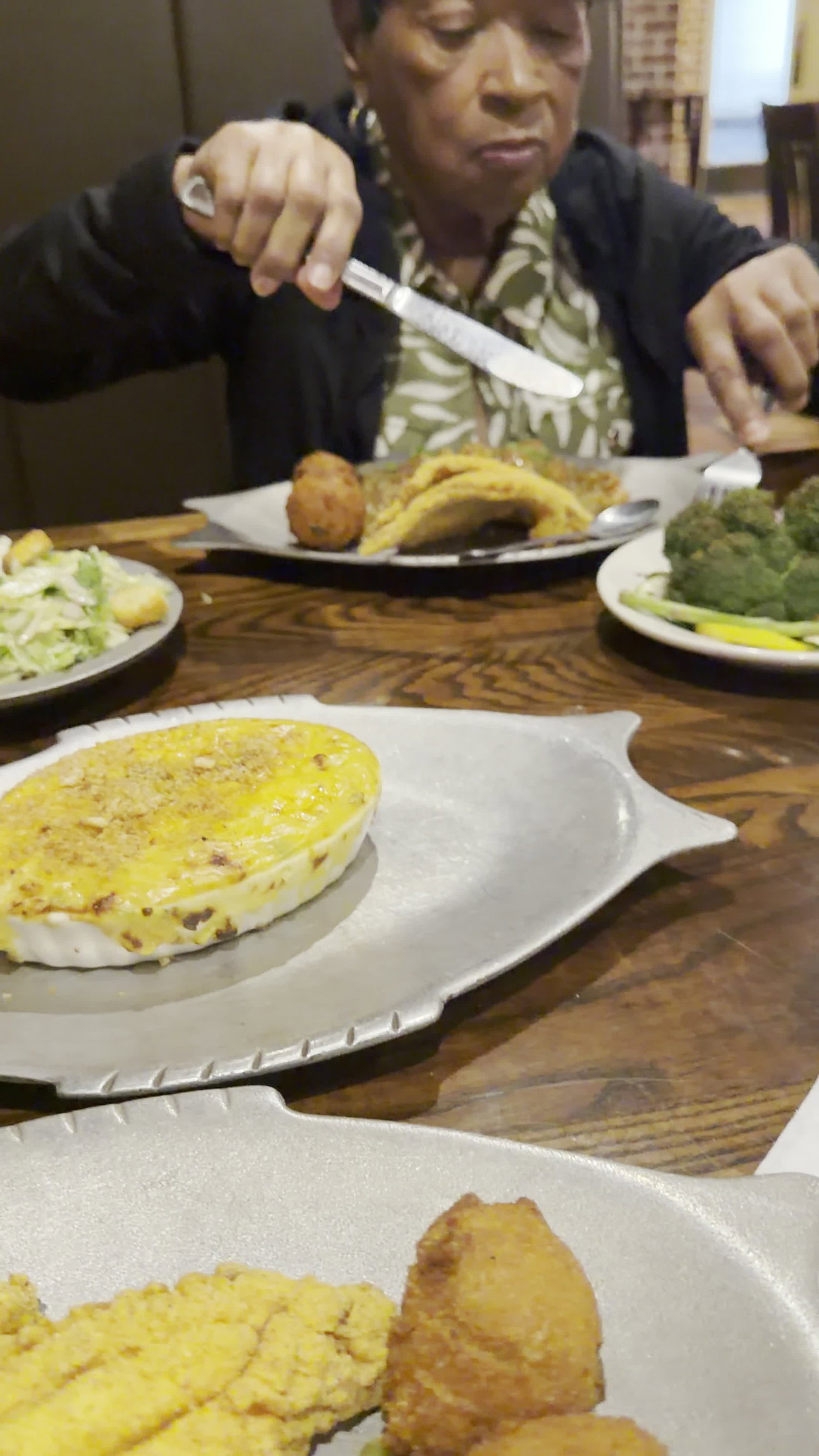 Video review of Mike Anderson's Seafood
