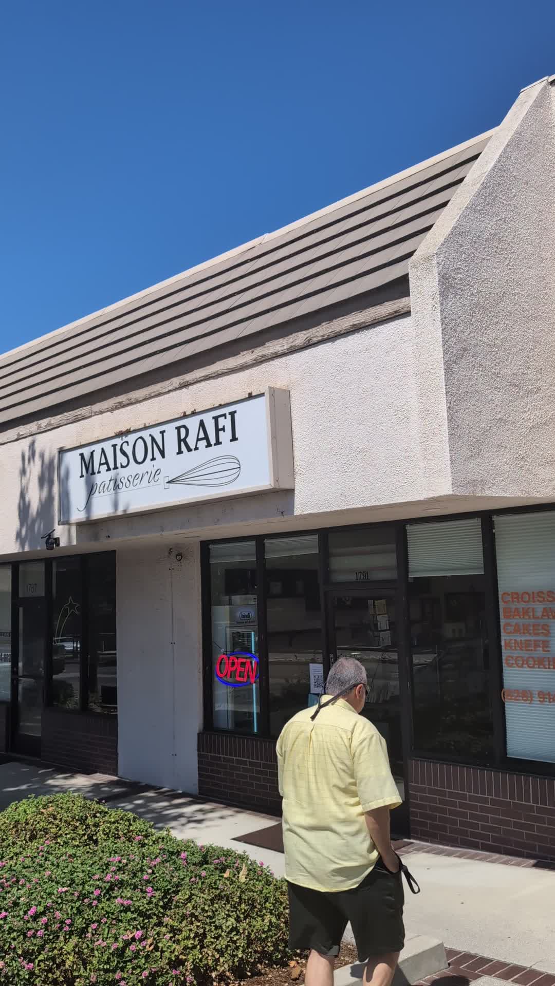 Video review of La Moderna Bakery