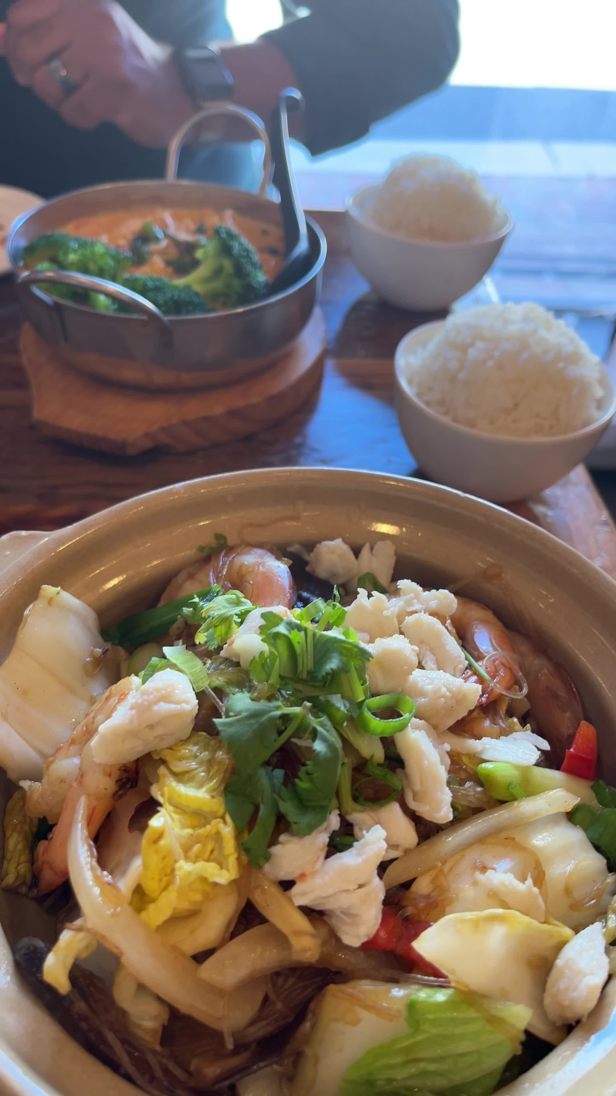 Video review of Sisters Thai