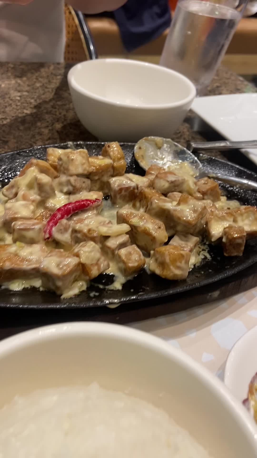 Video review of Mesa Filipino Moderne