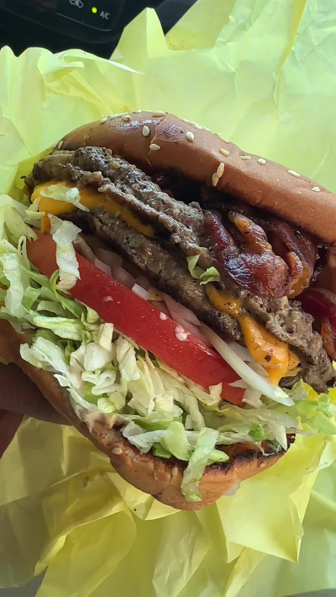 Video review of Chris' Burgers