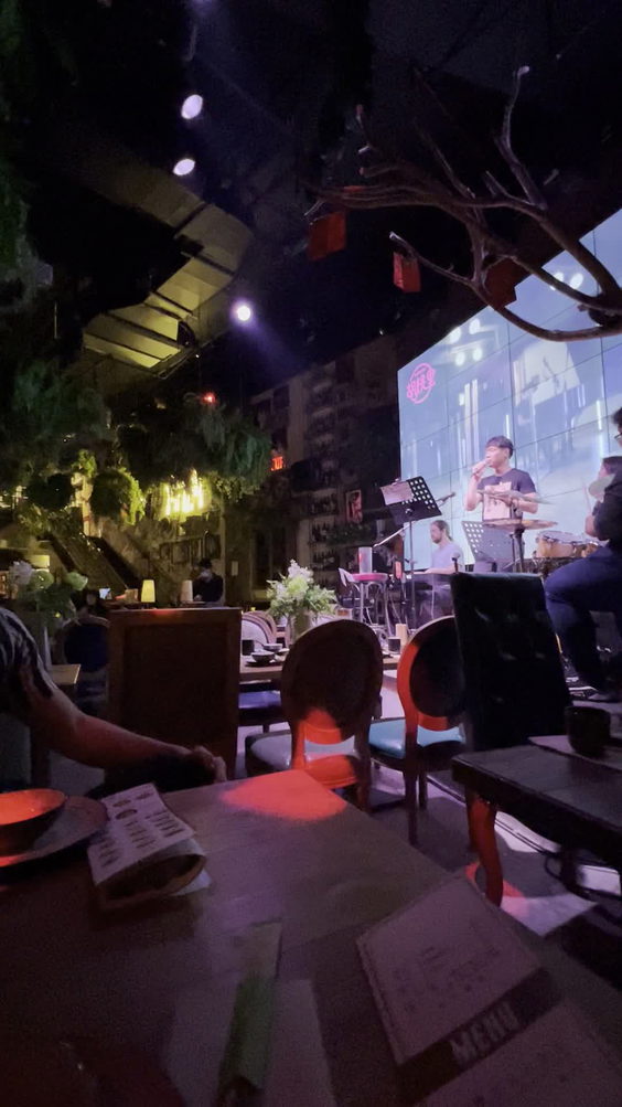 Hutaoli Music Restaurant & Bar