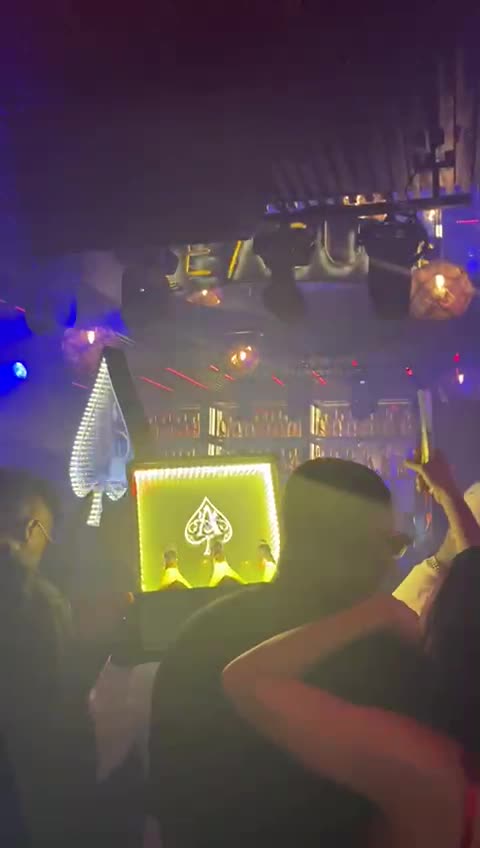 Saint lounge