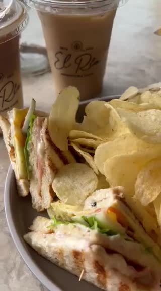 El Rio Adventura Café