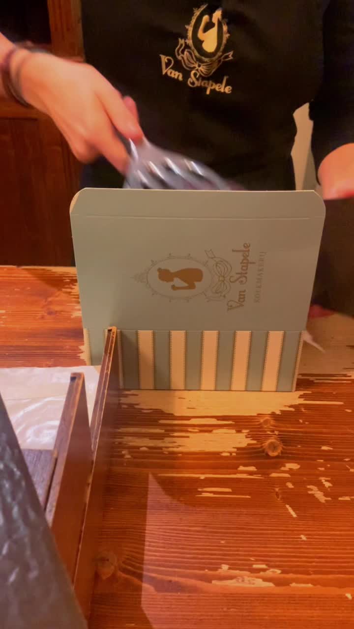 Video review of Van Stapele Koekmakerij