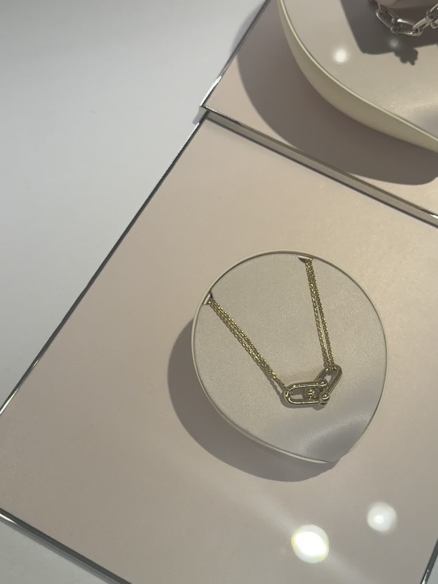 Video review of Tiffany & Co. - The Landmark