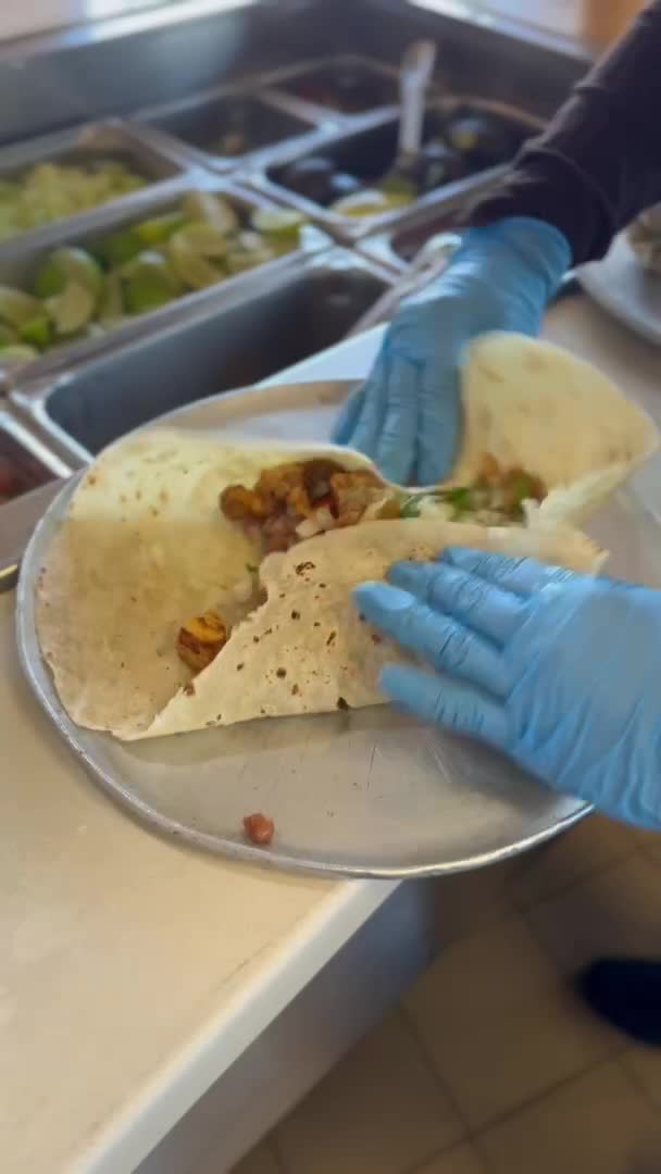 Video review of Araujo's Mexican Grill / El Paisa Taqueria