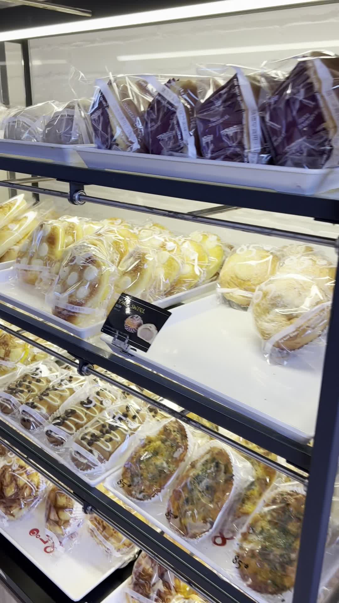 Video review of 85C Bakery Cafe