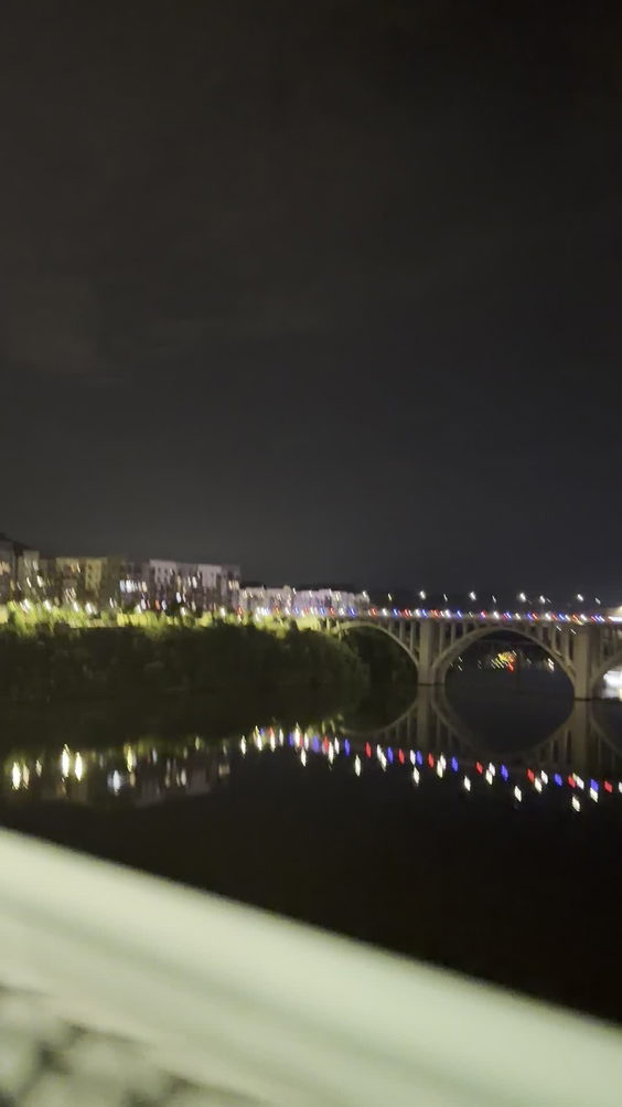 Calhoun's on the River