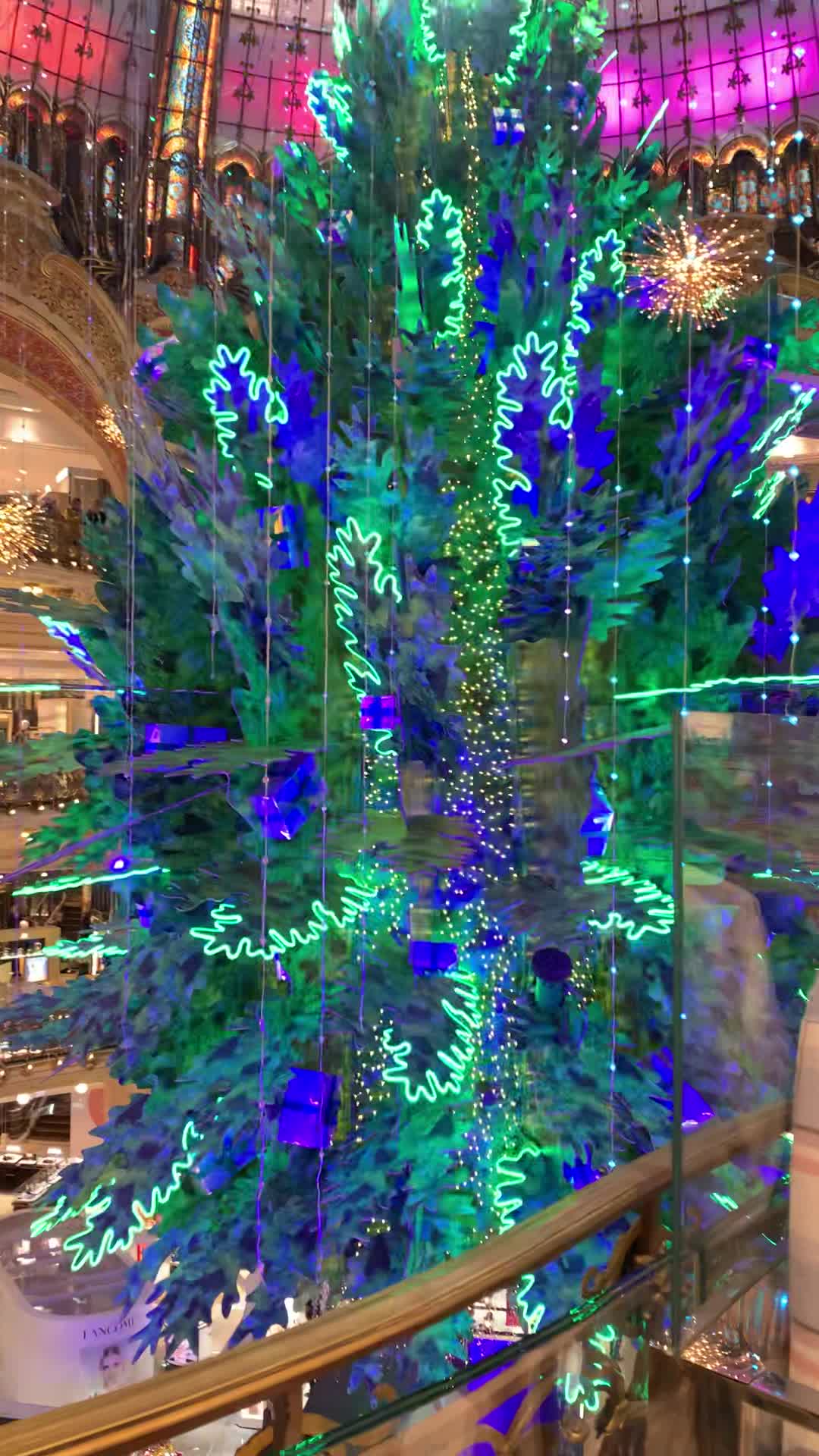 Video review of Galeries Lafayette (Galeries Lafayette Haussmann)