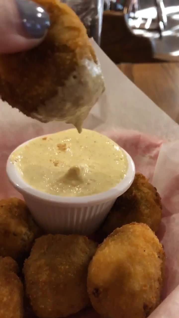 Video review of Schmidt’s Sausage Haus Restaurant