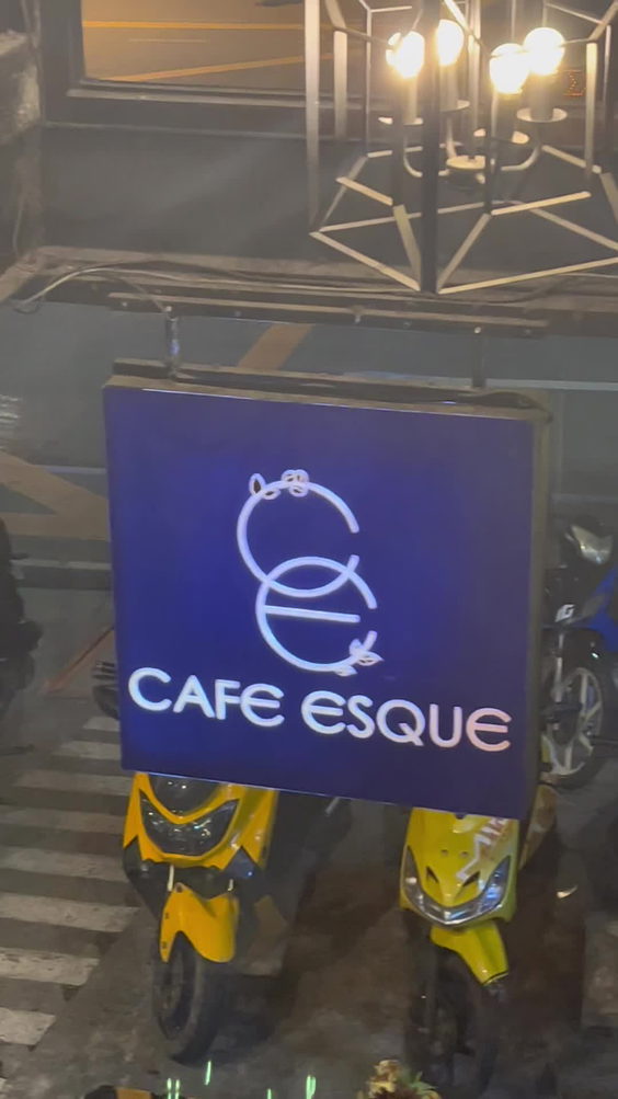 Cafe Esque