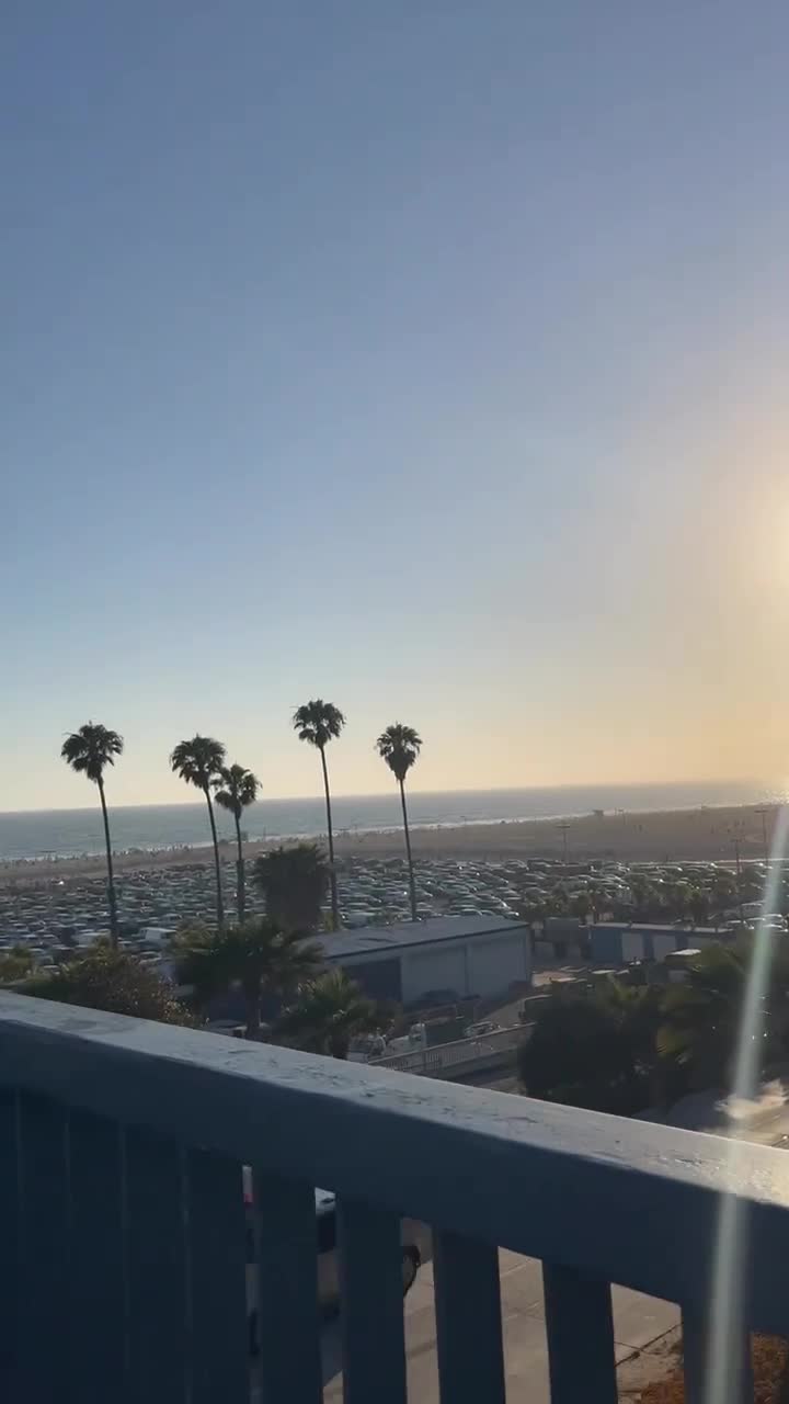 Video review of South Santa Monica Beach
