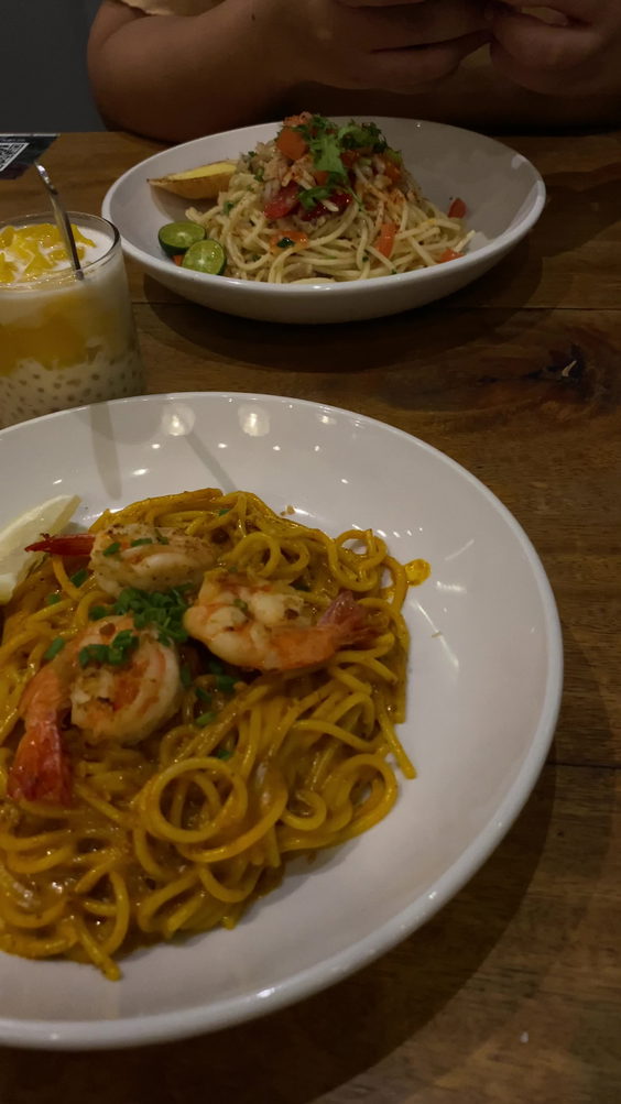 LoLa Cafe