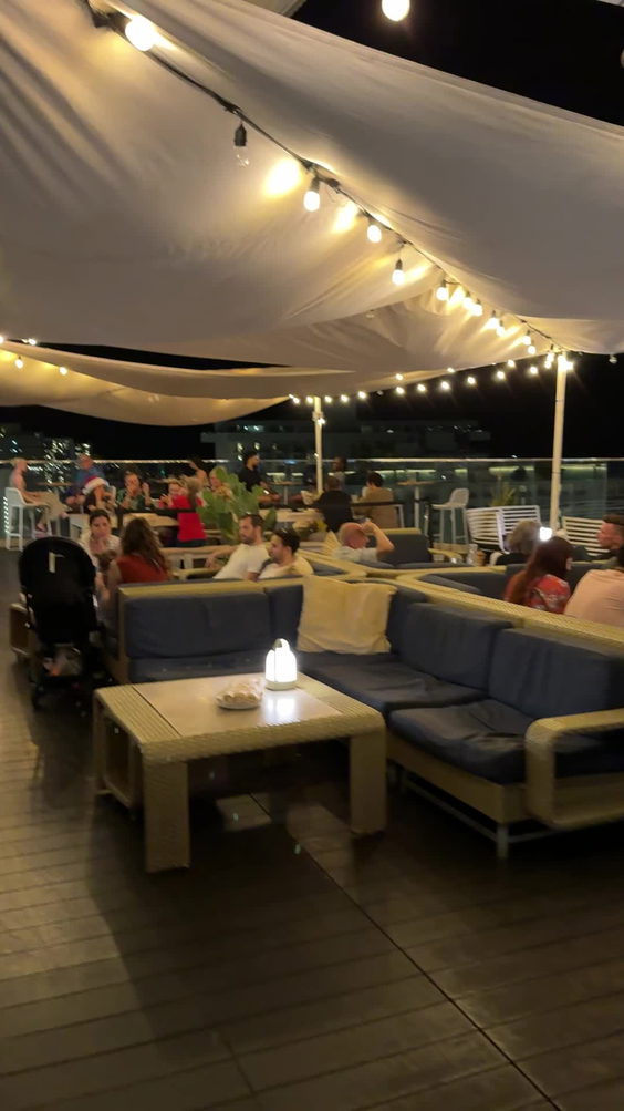 SKY Waikiki Raw & Bar