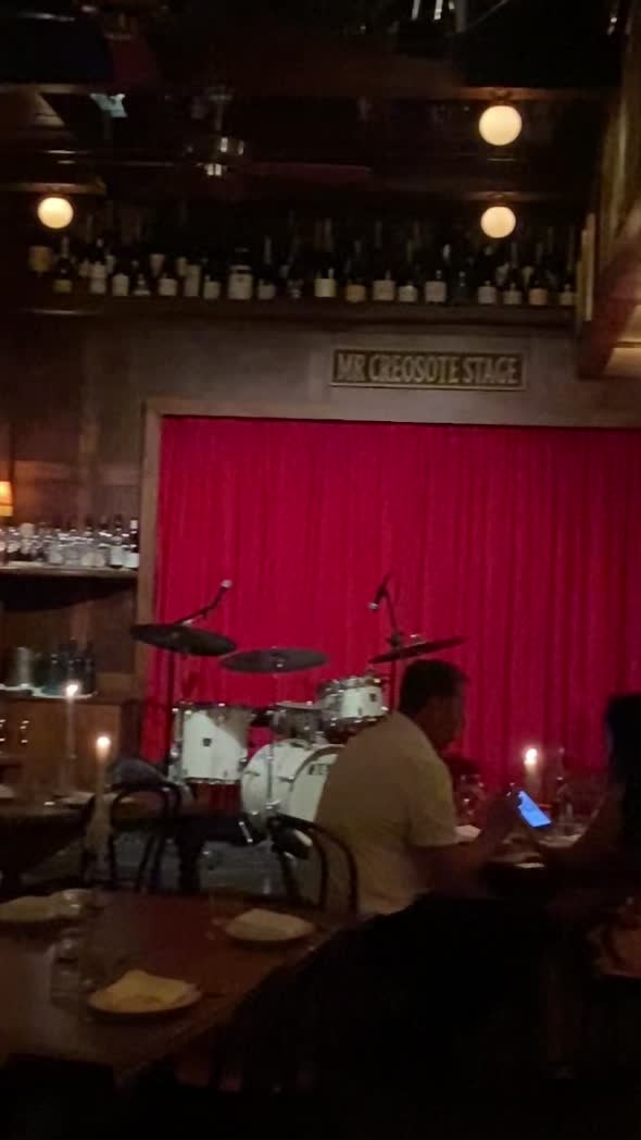 Alberto's Lounge