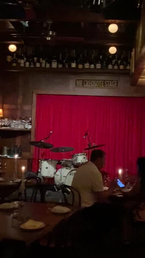 Alberto's Lounge