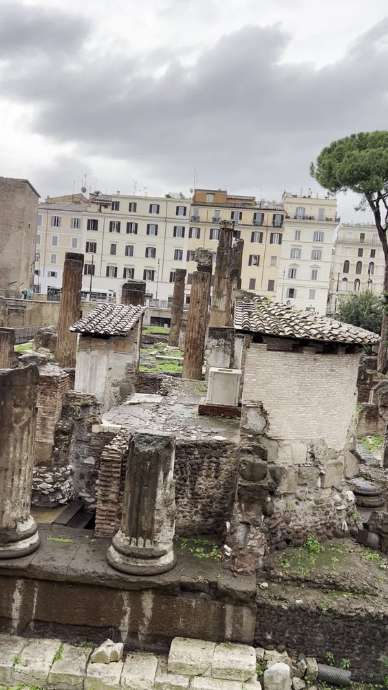 Largo di Torre Argentina