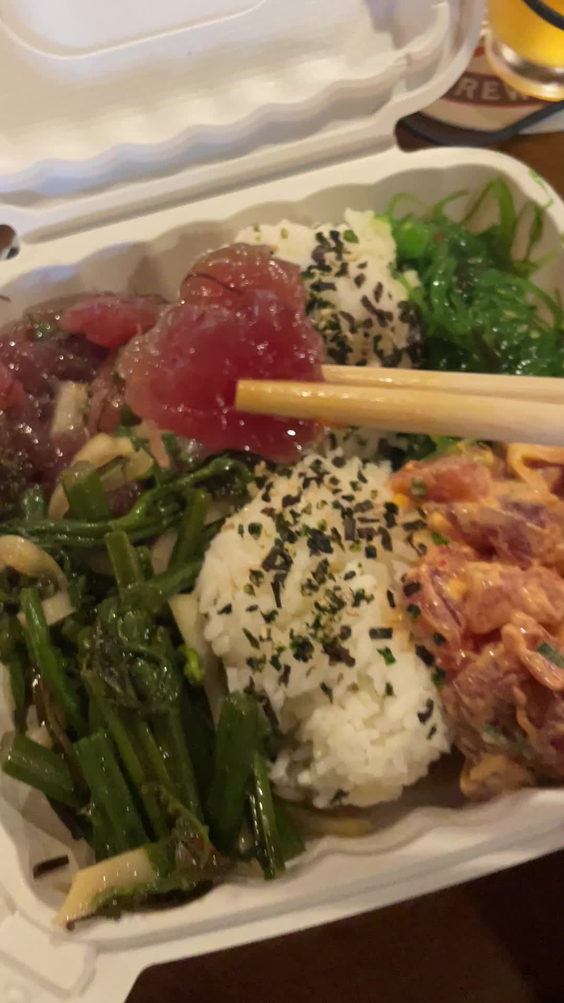 Umekes Fish Market Bar & Grill