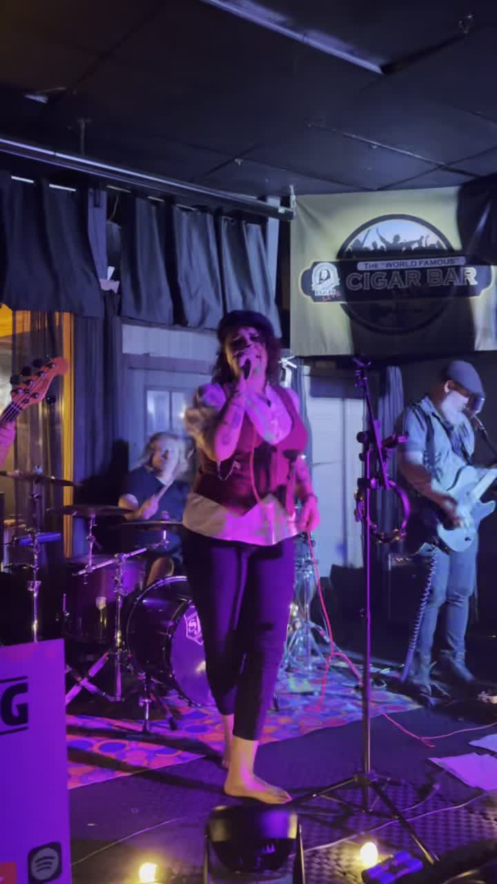 Cigar Bar Live