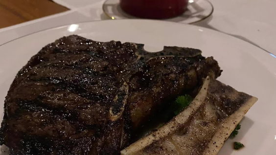 Hunters Room & Grill