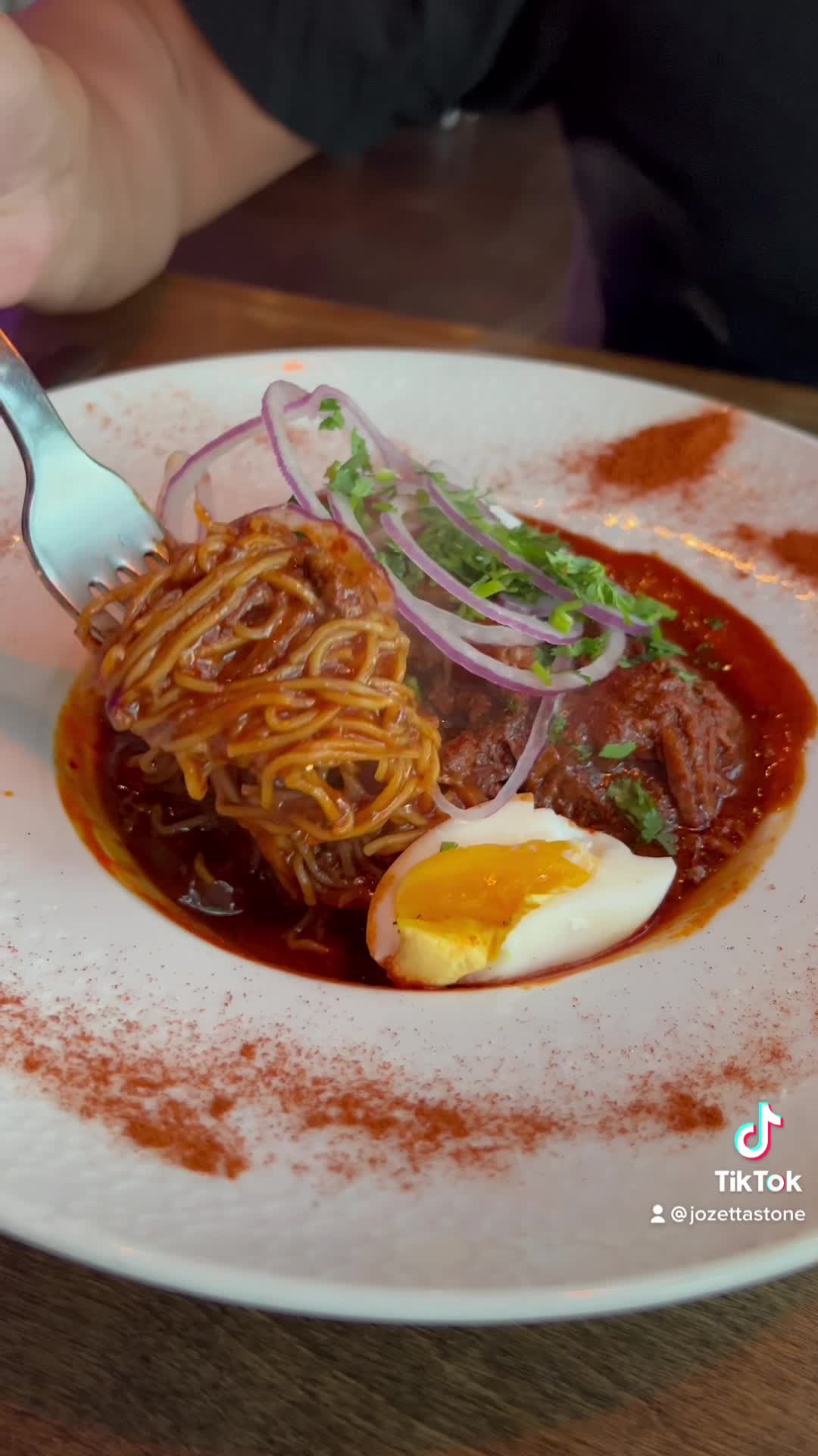 Molli Restaurant & Lounge