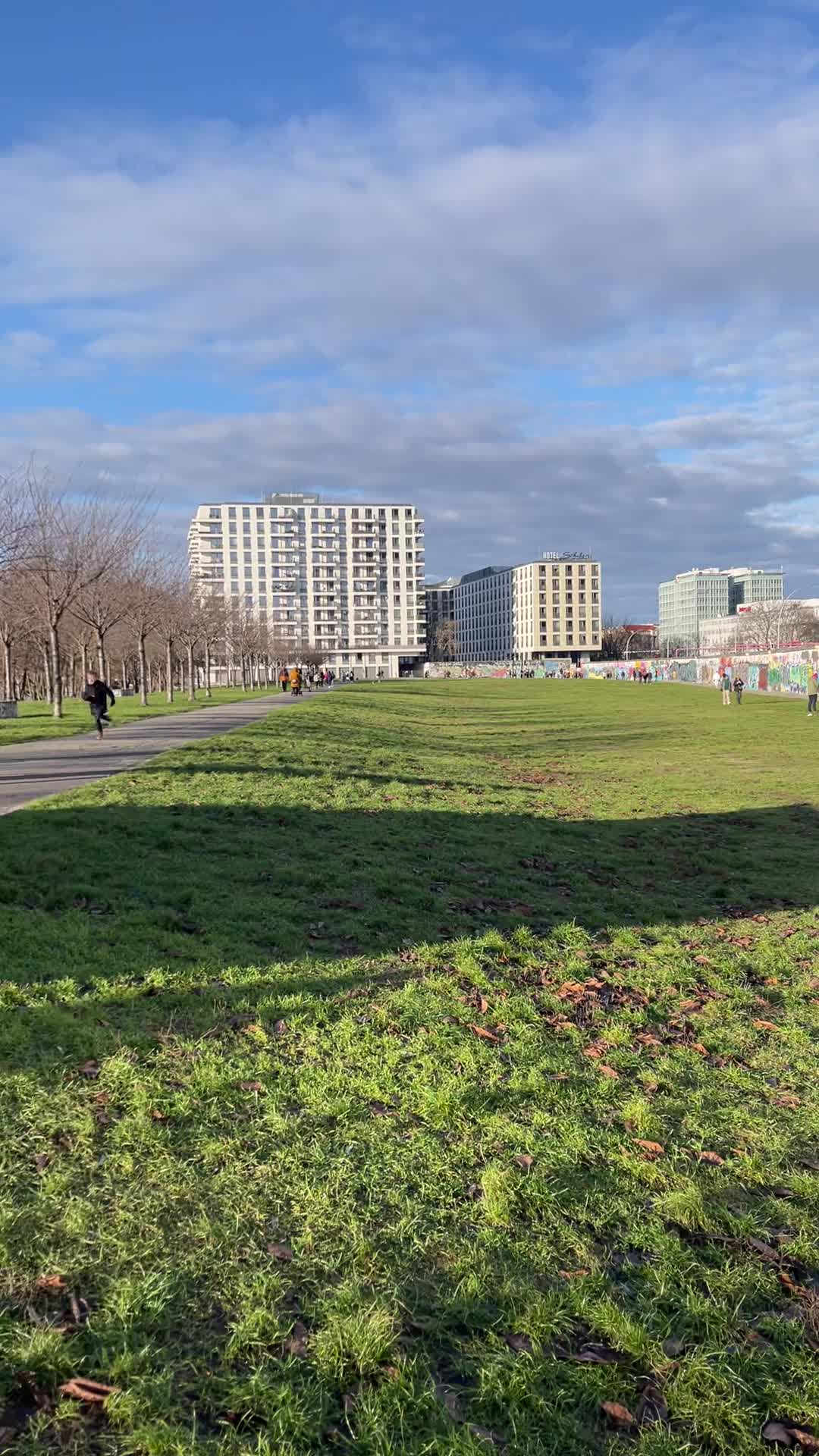 Video review of East Side Gallery