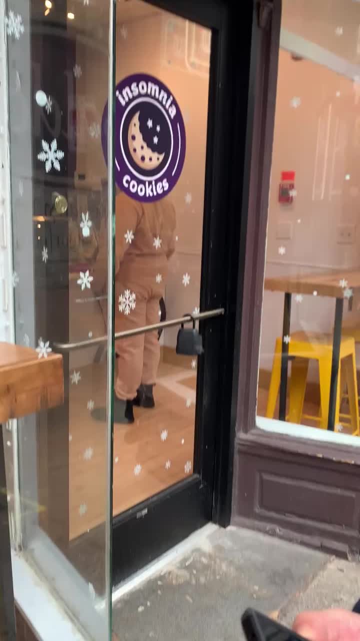 Video review of Insomnia Cookies
