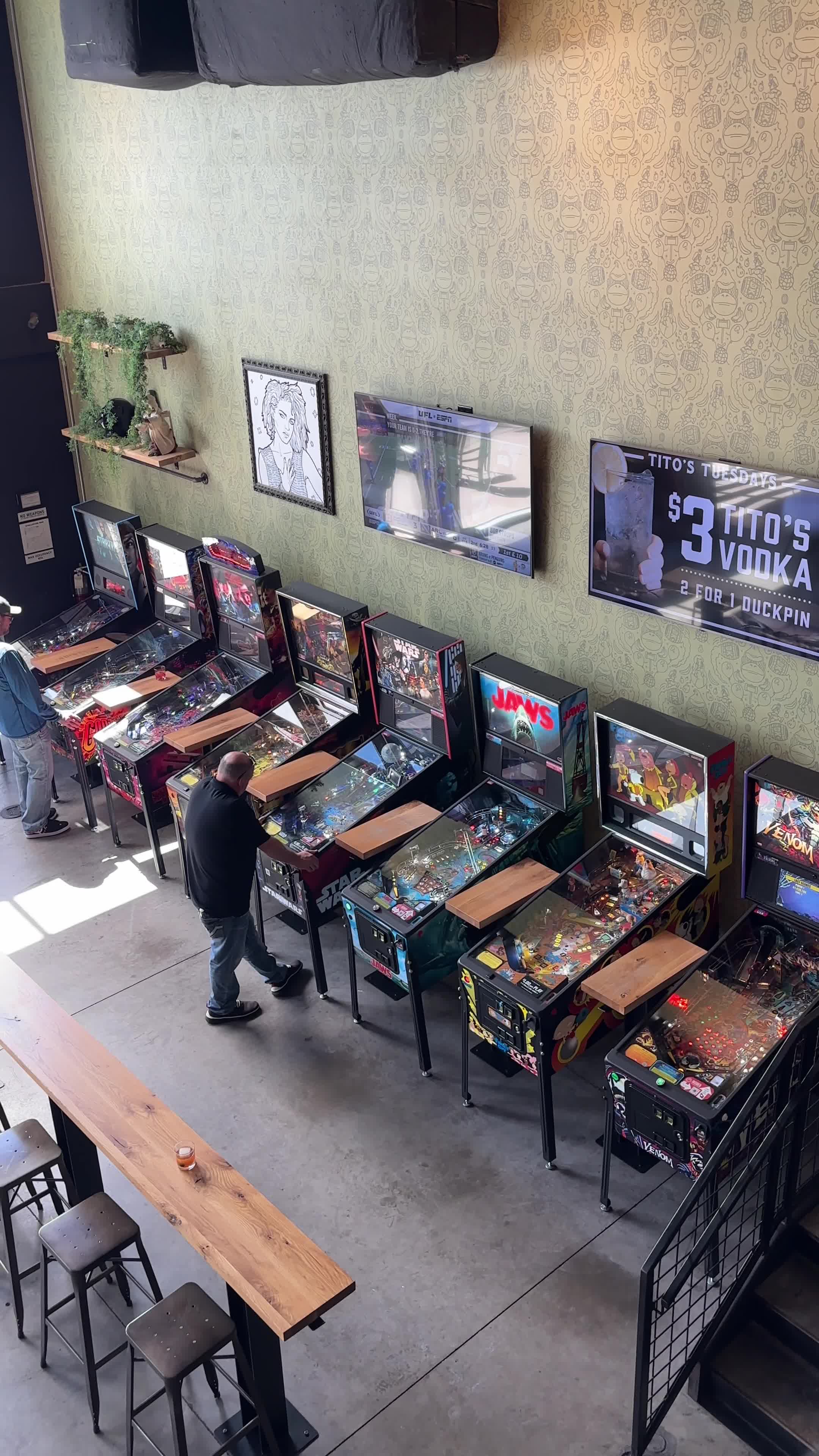 Video review of 16-Bit Bar+Arcade