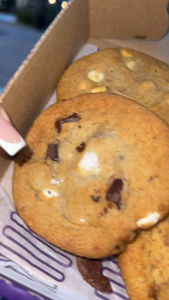 Insomnia Cookies