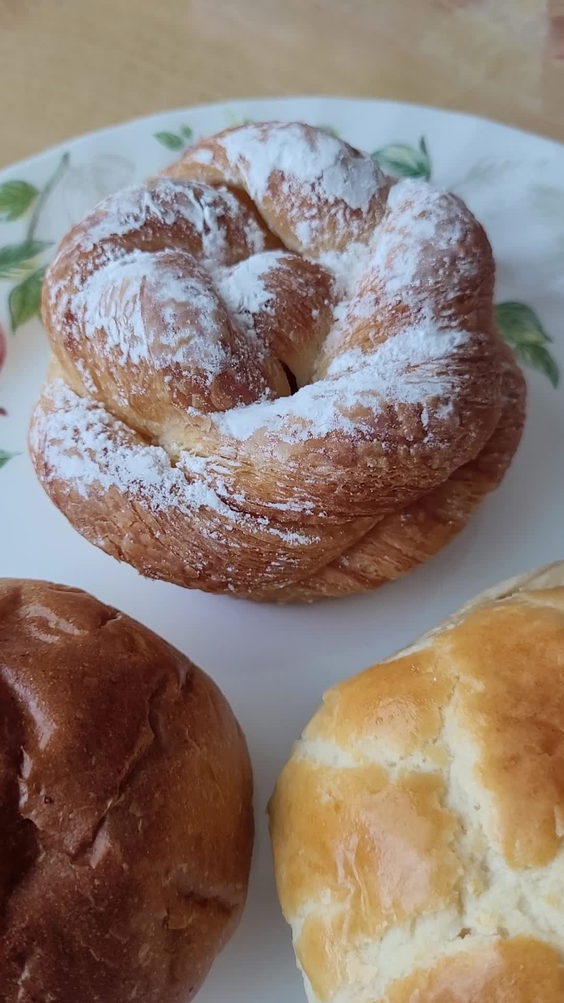 Maxim's Bakery