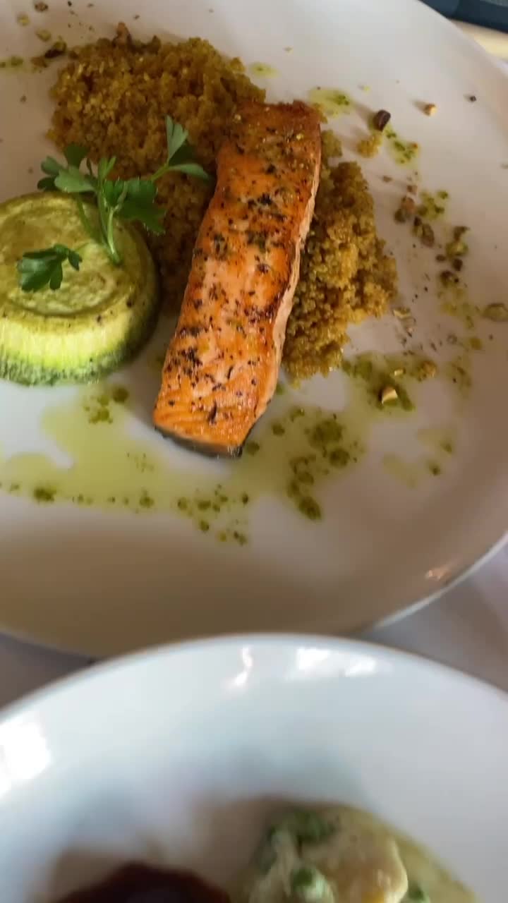 Video review of Le Chat Noir