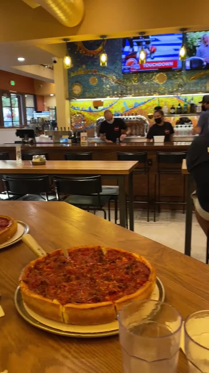 Zachary's Chicago Pizza