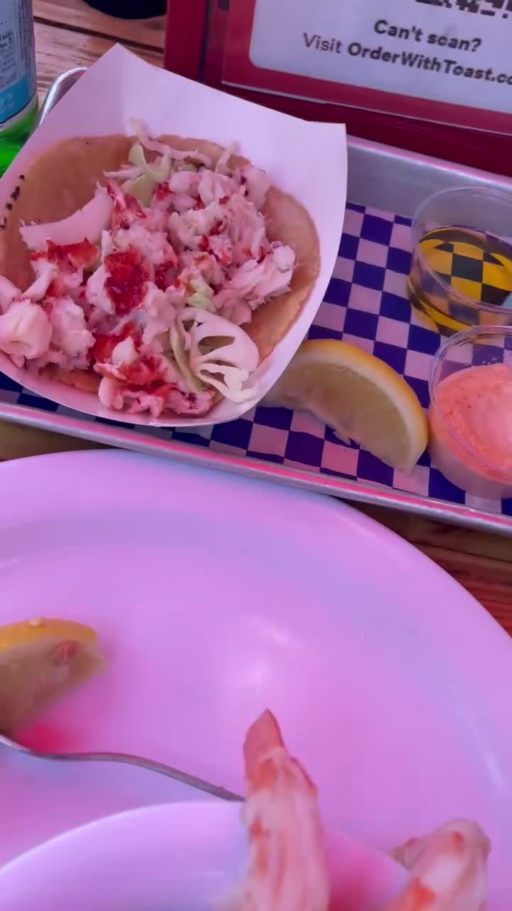 New England Lobster Market & Eatery