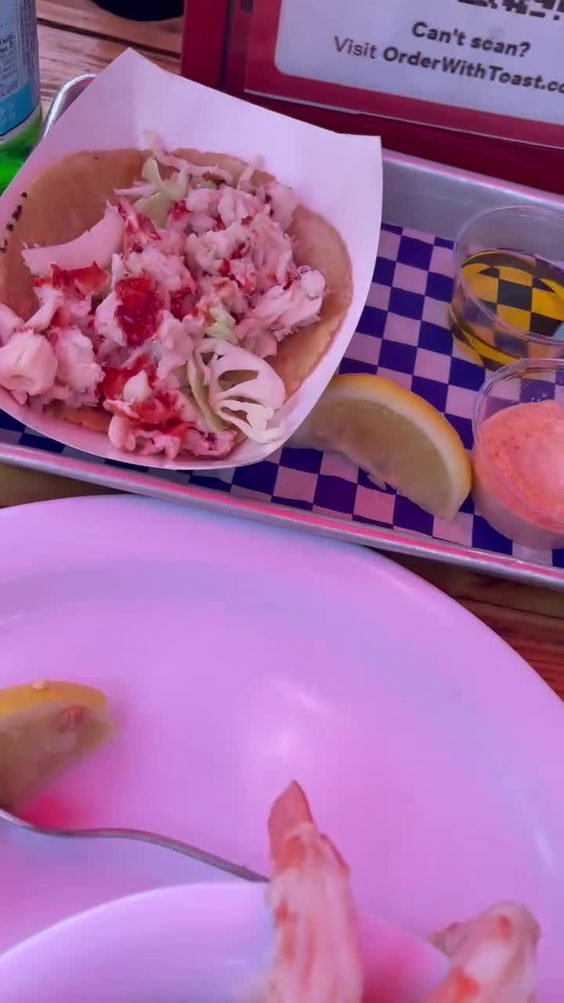 New England Lobster Market & Eatery