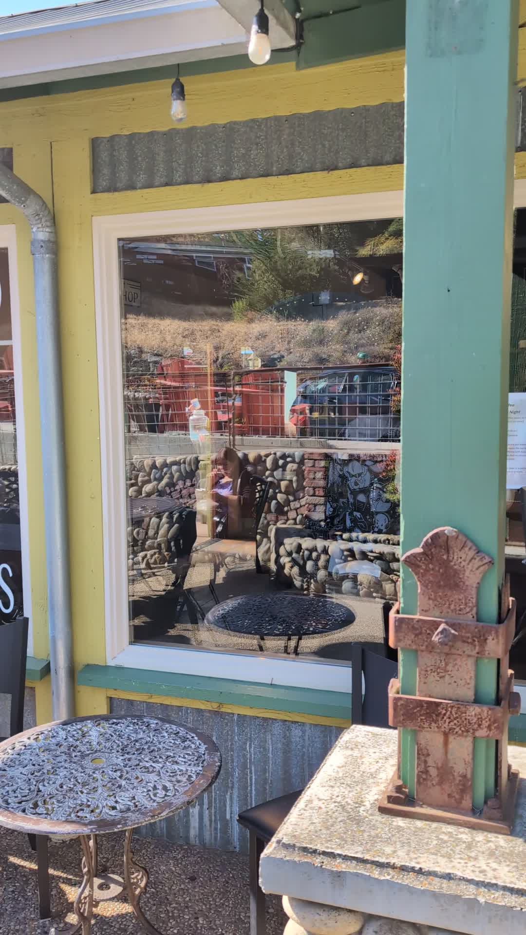Lily's Coffee & Gift Shop