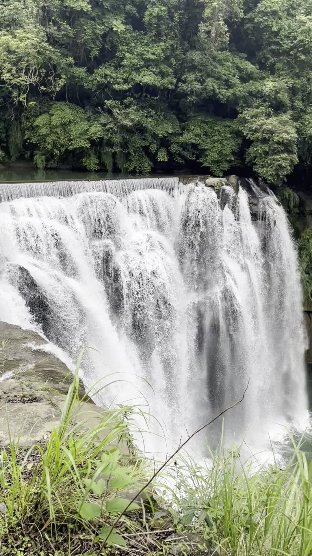 Video review of 黄金瀑布 The Golden Waterfall
