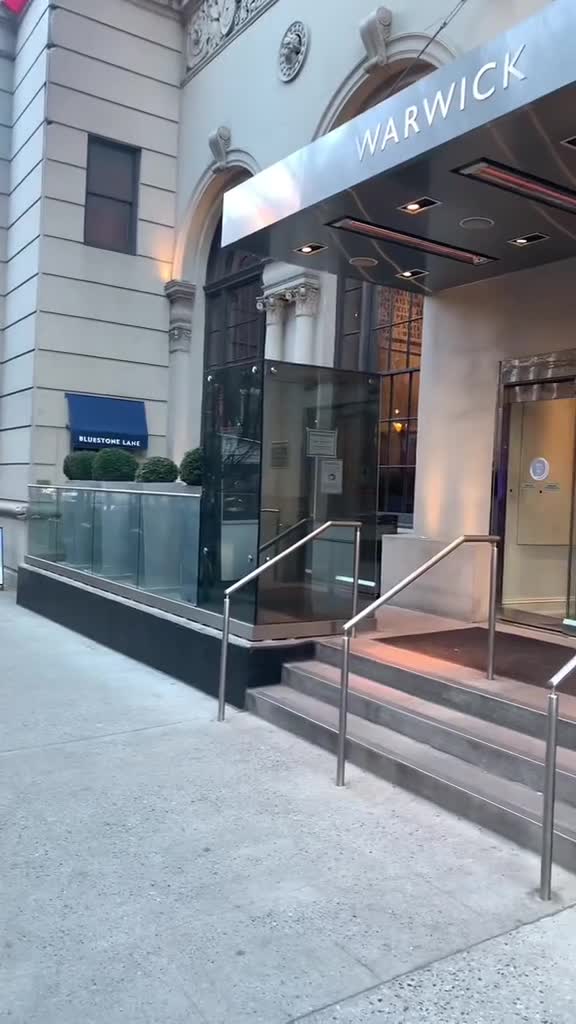 Video review of Warwick Rittenhouse Square