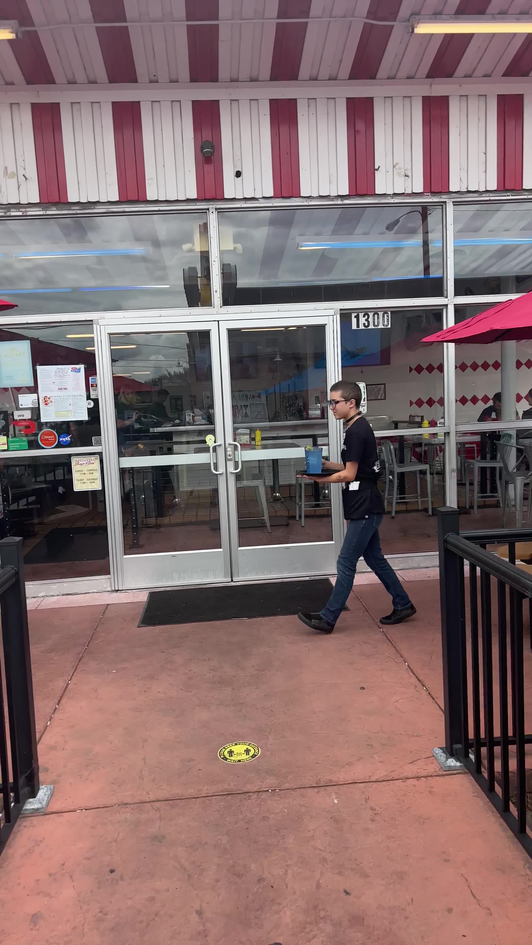 Video review of Boulevard Burger and Brew