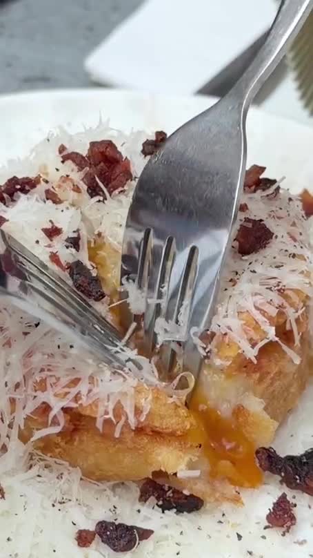 Video review of Maya Da Dhaba